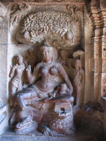 image Relieve de una yakshini en cueva jainista, Ellora, India