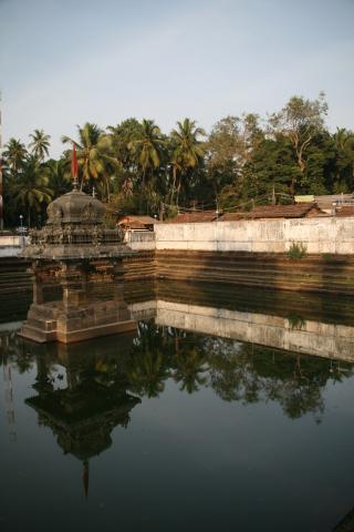image Estanque en Murudeshwar, India