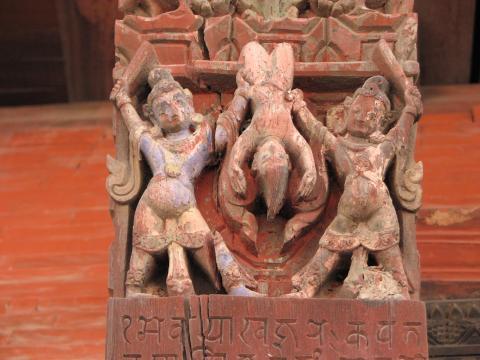 image Talla de madera en el Palacio de los Reyes Malla, Katmandú, Nepal