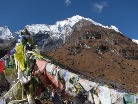 image Banderas de oración en el campo base de Annapurna, Himalaya, Nepal