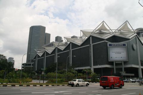 image Centro comercial con pantalla gigante en Singapur