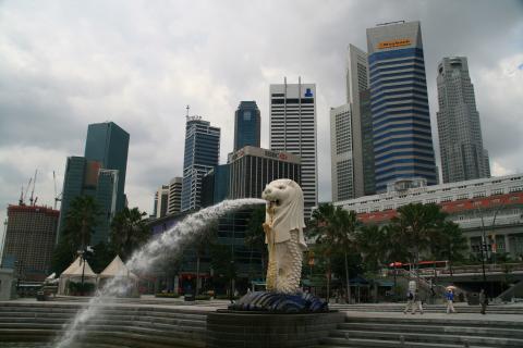 image El Merlion (mascota de Singapur) y rascacielos, Singapur