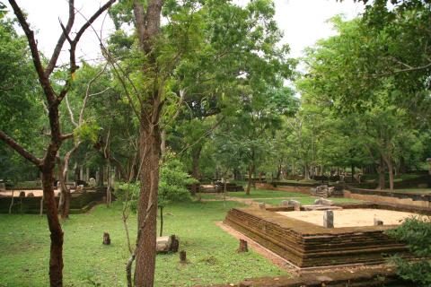 image Restos de edificaciones en Anuradhapura, Sri Lanka