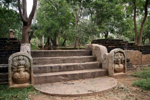 image Estela en Anuradhapura, Sri Lanka