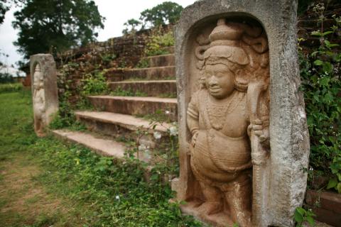 image Estelas de acceso al palacio real, Anuradhapura, Sri Lanka