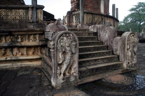 image Escalera con teselas, Polonnaruwa, Sri Lanka