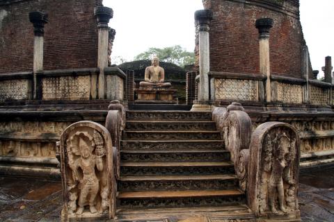 image Acceso principal a la sala del buda, Vatadage, Polonnaruwa, Sri Lanka
