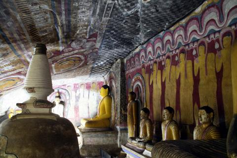 image Interior del Templo del Gran Rey, cuevas de Dambulla, Sri Lanka