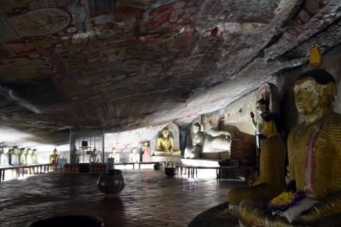 image Interior del Templo Mayor, Cuevas de Dambulla, Sri Lanka