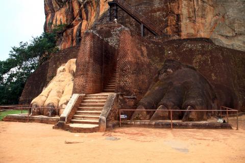 image Detalle de las zarpas de la Puerta del León, ciudad-roca de Sigiriya, Sri Lanka
