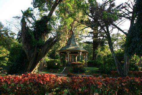 image Quiosco en los Jardines Reales, Kandy, Sri Lanka
