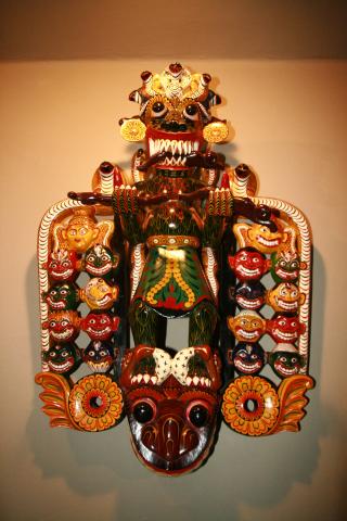 image Máscara de la medicina y la salud del Museo de Máscaras de Ambalangoda, Sri Lanka