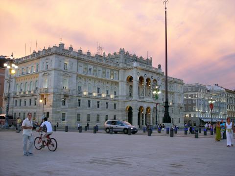 image Plaza de la Unidad de Italia en Trieste, Italia