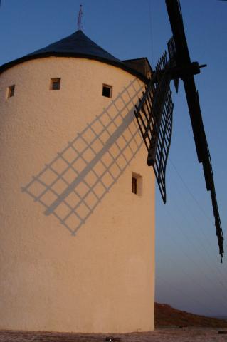 image Molino de viento al atardecer, Alcázar de San Juan, Ciudad Real