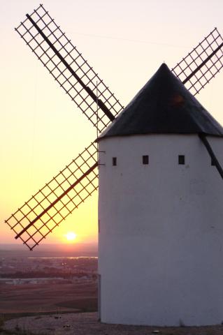 image Molino de viento al atardecer, Alcázar de San Juan, Ciudad Real