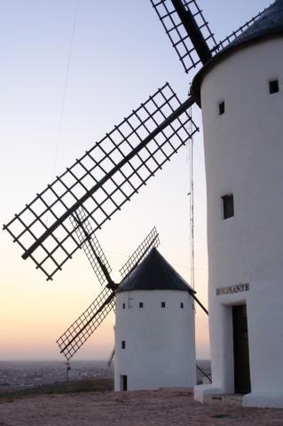 image Molinos de viento al atardecer, Alcázar de San Juan, Ciudad Real