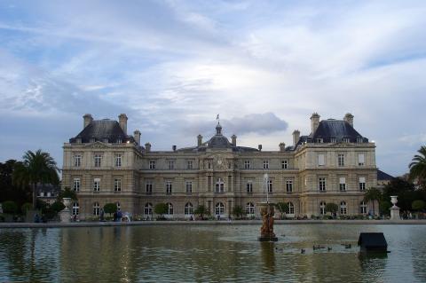 image Palacio de Luxemburgo en París, Francia