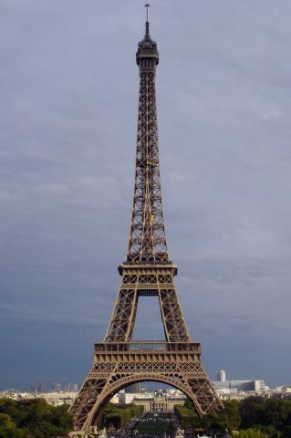 image Torre Eiffel y Campos de Marte en París, Francia