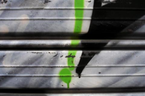 image Textura metálica con mancha verde