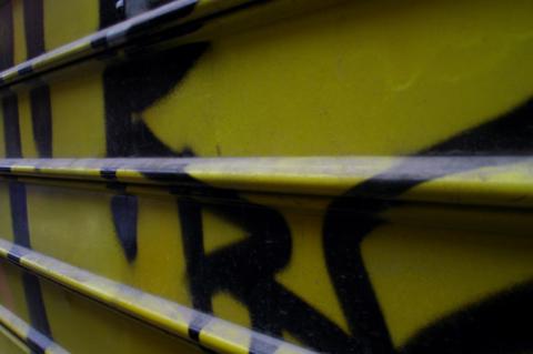 image Grafiti sobre metal