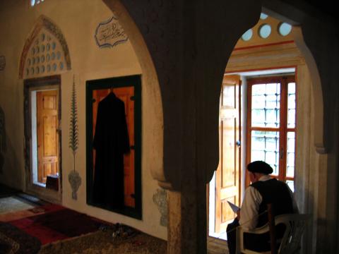 image Interior de mezquita, Mostar, Bosnia-Herzegovina