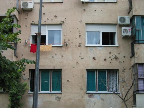 image Edificio con huellas de proyectiles, Mostar, Bosnia-Herzegovina