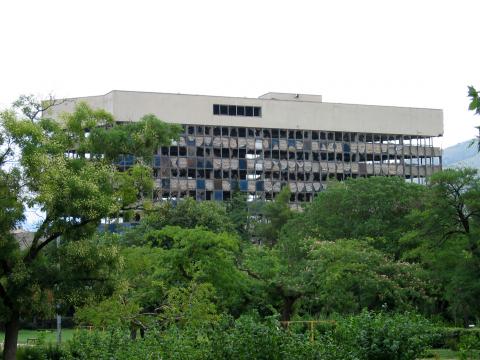 image Edificio de oficinas inutilizado, Mostar, Bosnia-Herzegovina