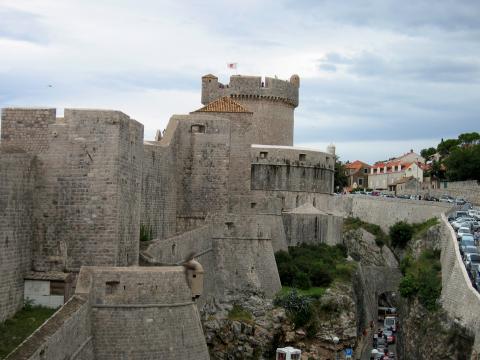 image Vista general de la muralla y el torreón de Dubrovnik, Croacia