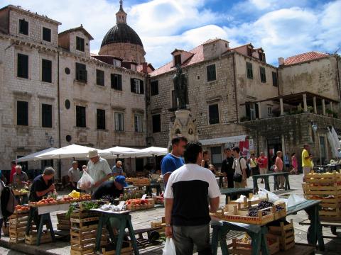 image Mercado de frutas en intramuros, Dubrovnik, Croacia