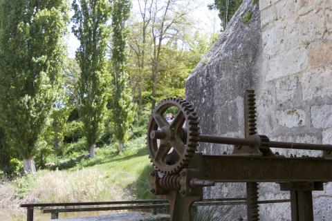 image Antiguo molino en el Duero, Quintanilla de Onésimo, Valladolid