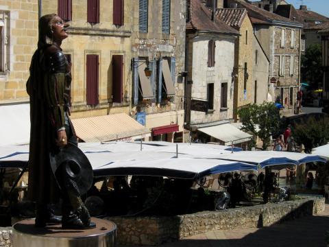 image Estatua moderna de Cyrano, Bergerac, Francia