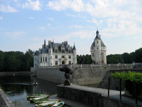 image Vista general del castillo de Chenonceaux sobre el río Loira, Francia