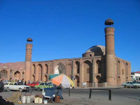 image Mezquita de ladrillo cocido, Tabriz, Irán