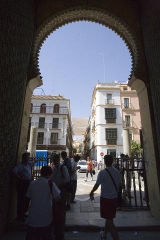 image Arco de salida de la catedral de Sevilla