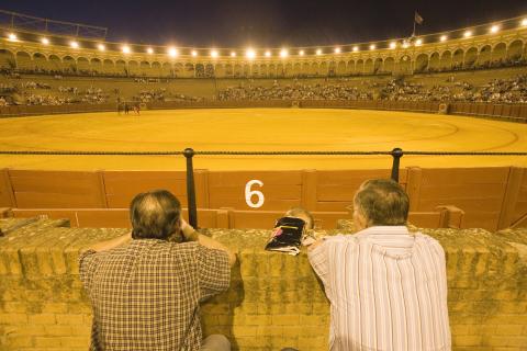 image Público en la plaza de toros, Sevilla