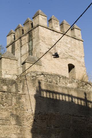 image Vista de la muralla de Sevilla
