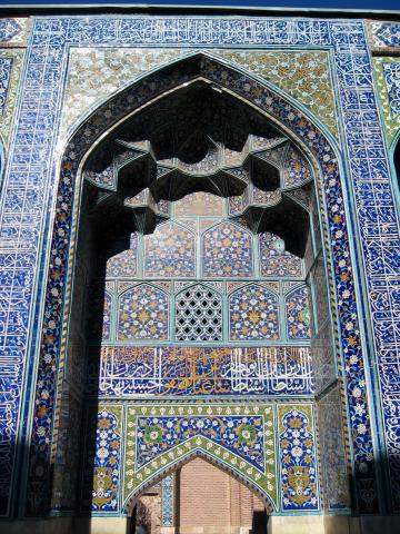 image Acceso a patio secundario, mausoleo de Sheikh Safi od-Din, Ardabil, Irán