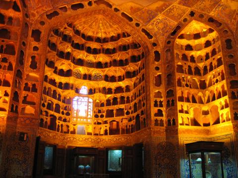 image Interior del museo de porcelana china, mausoleo de Sheikh Safi od-Din, Ardabil, Irán