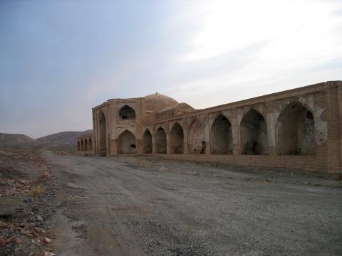 image Antigua parada de caravanas, Semnan, Irán