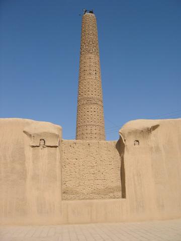 image Minarete de la Mezquita de Tarikhaneh, Damghan, Irán