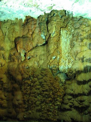 image Formaciones kársticas en las Cuevas de Ali Sadr, Hamedán, Irán