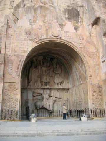 image Arco principal de Taq-e Bostan, Kermanshah, Irán