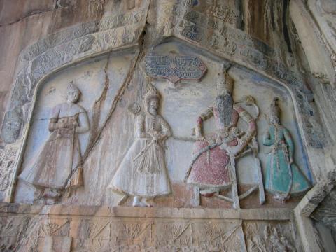 image Relieves policromados en Taq-e Bostan, Kermanshah, Irán