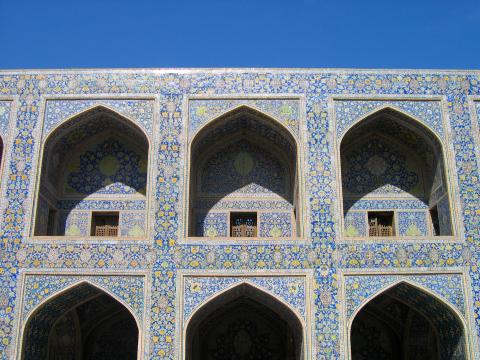 image Detalle de una de las fachadas del patio principal, Mezquita del Imam, Isfahán, Irán
