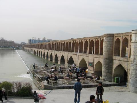 image Casa de té junto al puente Sio-Seh Pol, Isfahán, Irán