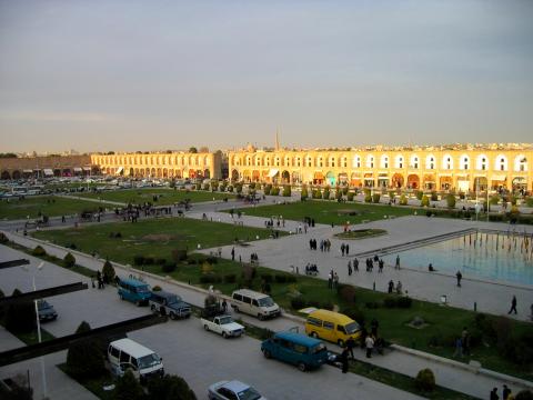 image Vista general de la plaza del Imam desde el palacio Ali Qapu, Isfahán, Irán