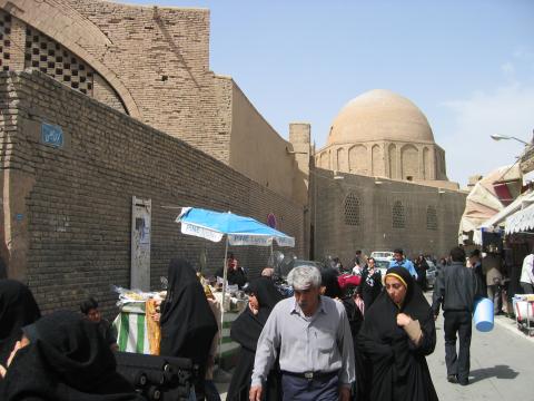 image Paseo junto a la mezquita del viernes, Isfahán, Irán