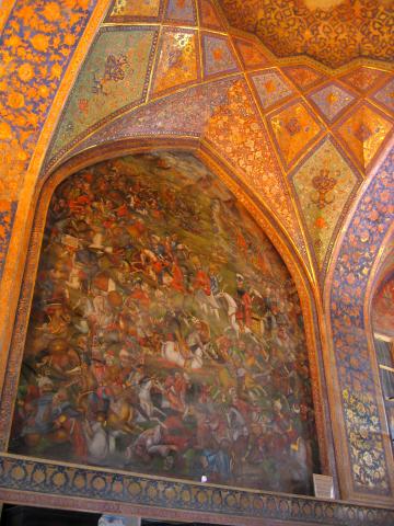 image Techo policromado y fresco, interior del palacio Chehel Sutun, Isfahán, Irán