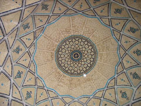 image Cúpula de la mezquita Agha Bozorg, Kashán, Irán
