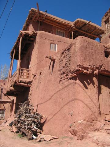 image Arquitectura de adobe y madera en Abyaneh, Isfahán, Irán